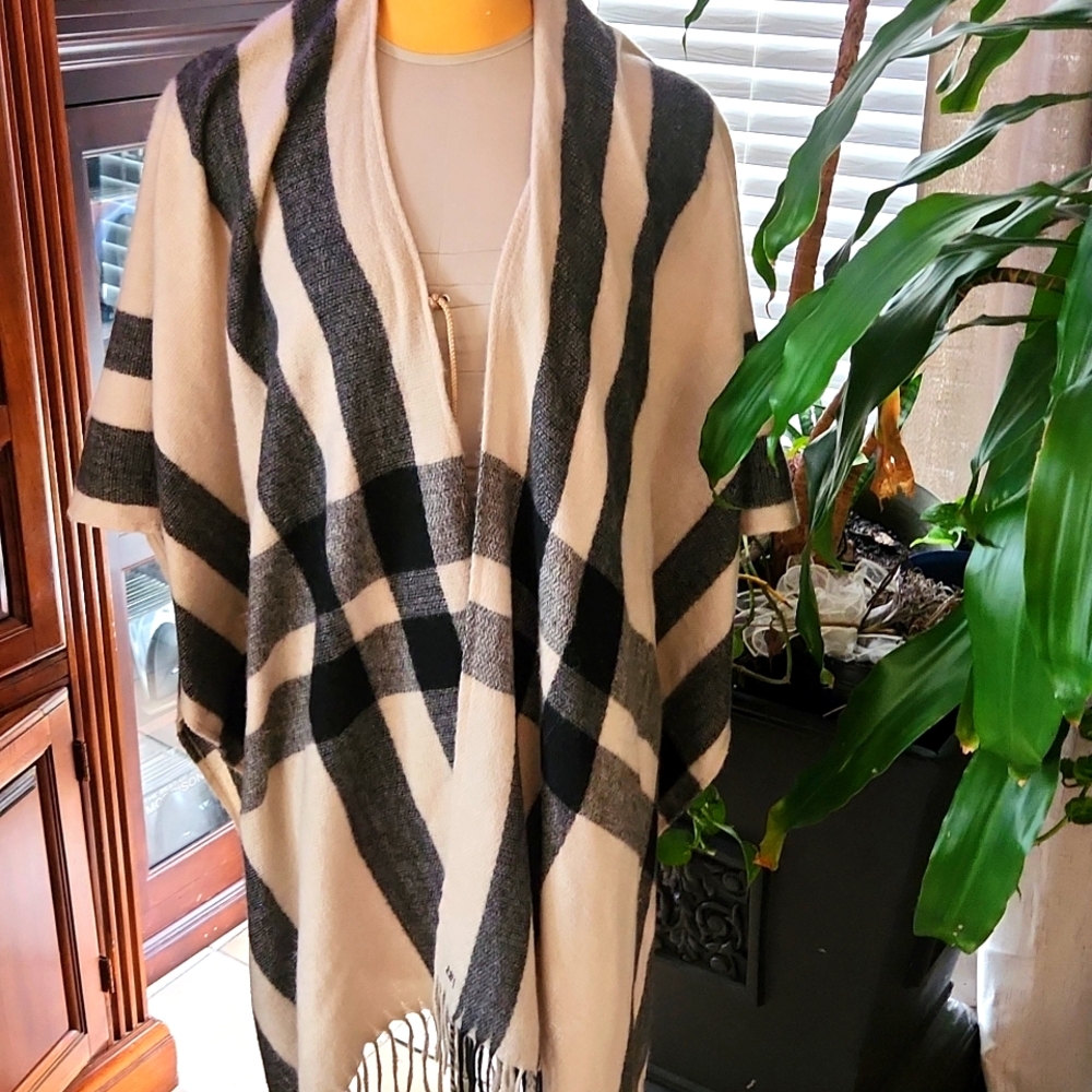 Banana Republic Erin Plaid Neutral Wrap One Size